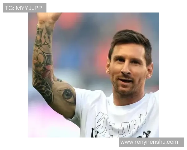 足球明星名字纹身女孩的梦想与追求展现青春的热情与勇气