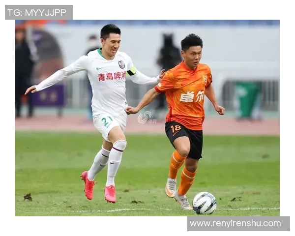 足球明星职业生涯揭秘：从青训到巅峰的奋斗历程与荣耀时刻